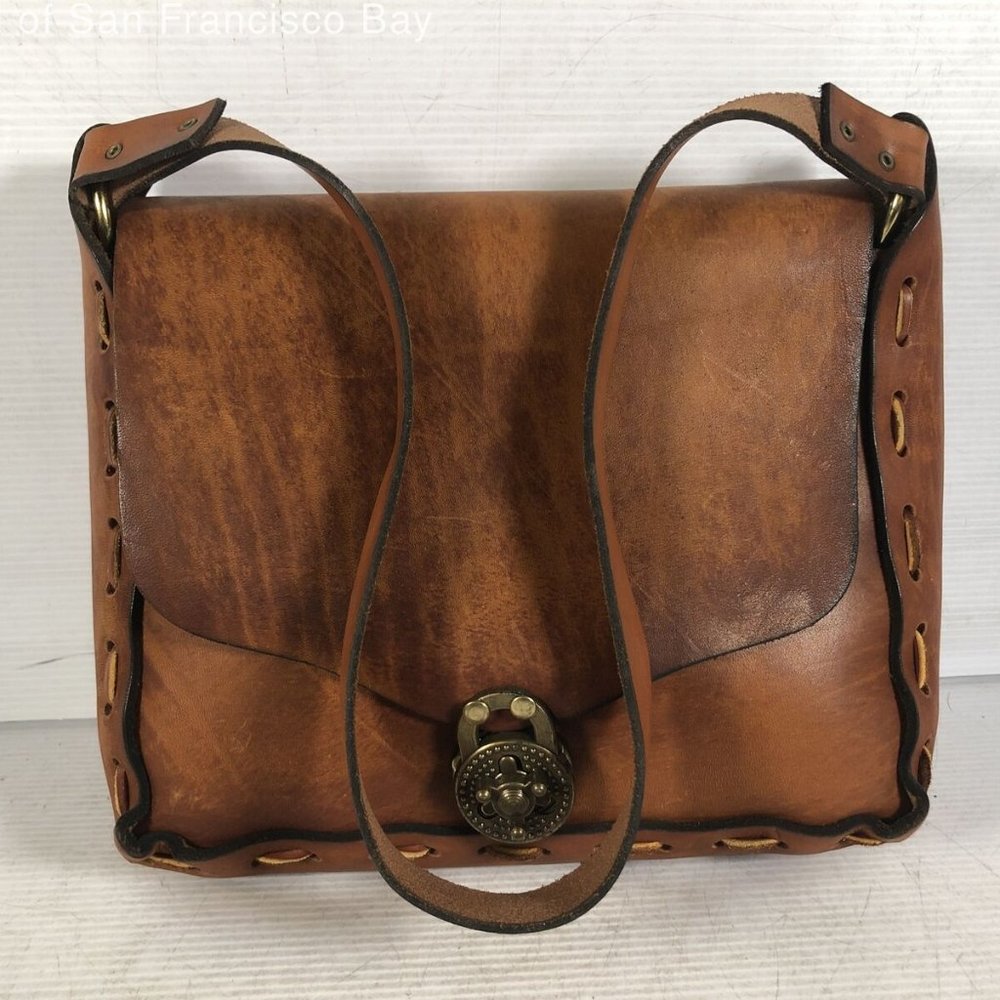 Vntg~Super SALE~Brown Leather Shoulder Bag~ Stitching~Flap~Turnlock - Picture 2 of 8